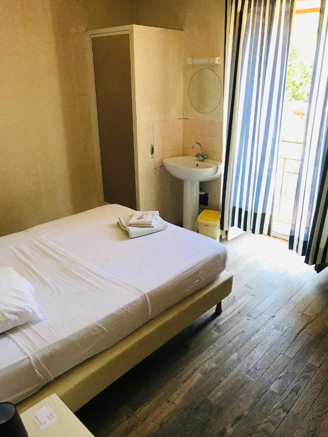 Hotel De La Gare Verchamp ภายนอก รูปภาพ