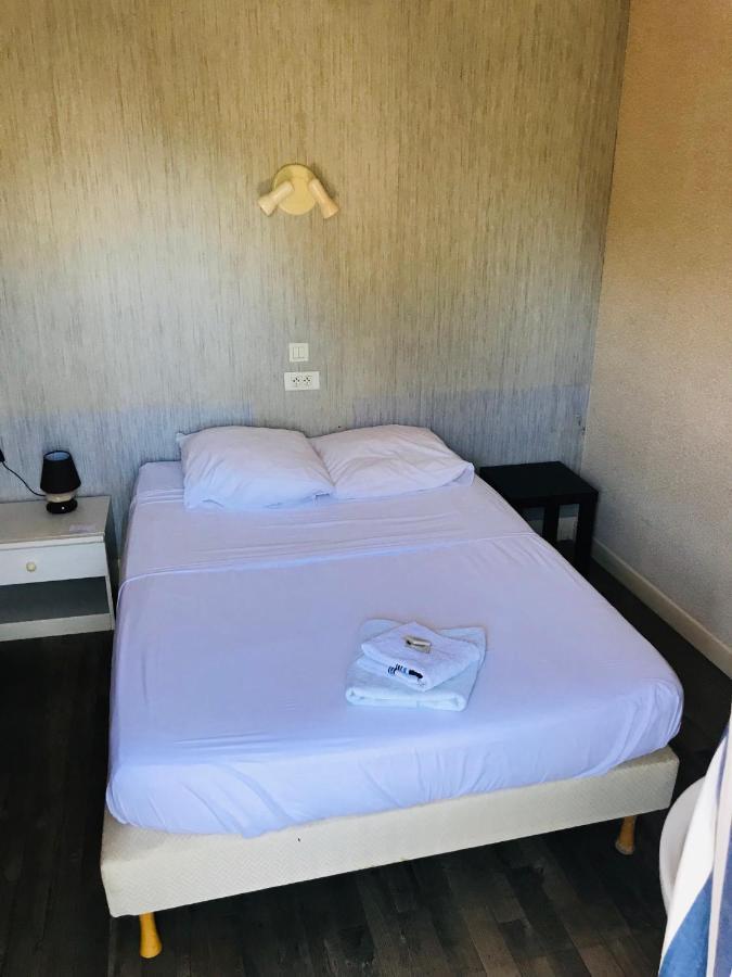 Hotel De La Gare Verchamp ภายนอก รูปภาพ